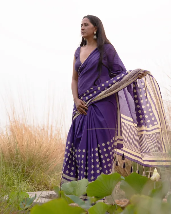 Violet_Cotton_Dot_H_Block_Printed_Mul_Saree_With_Tassels_For_Women